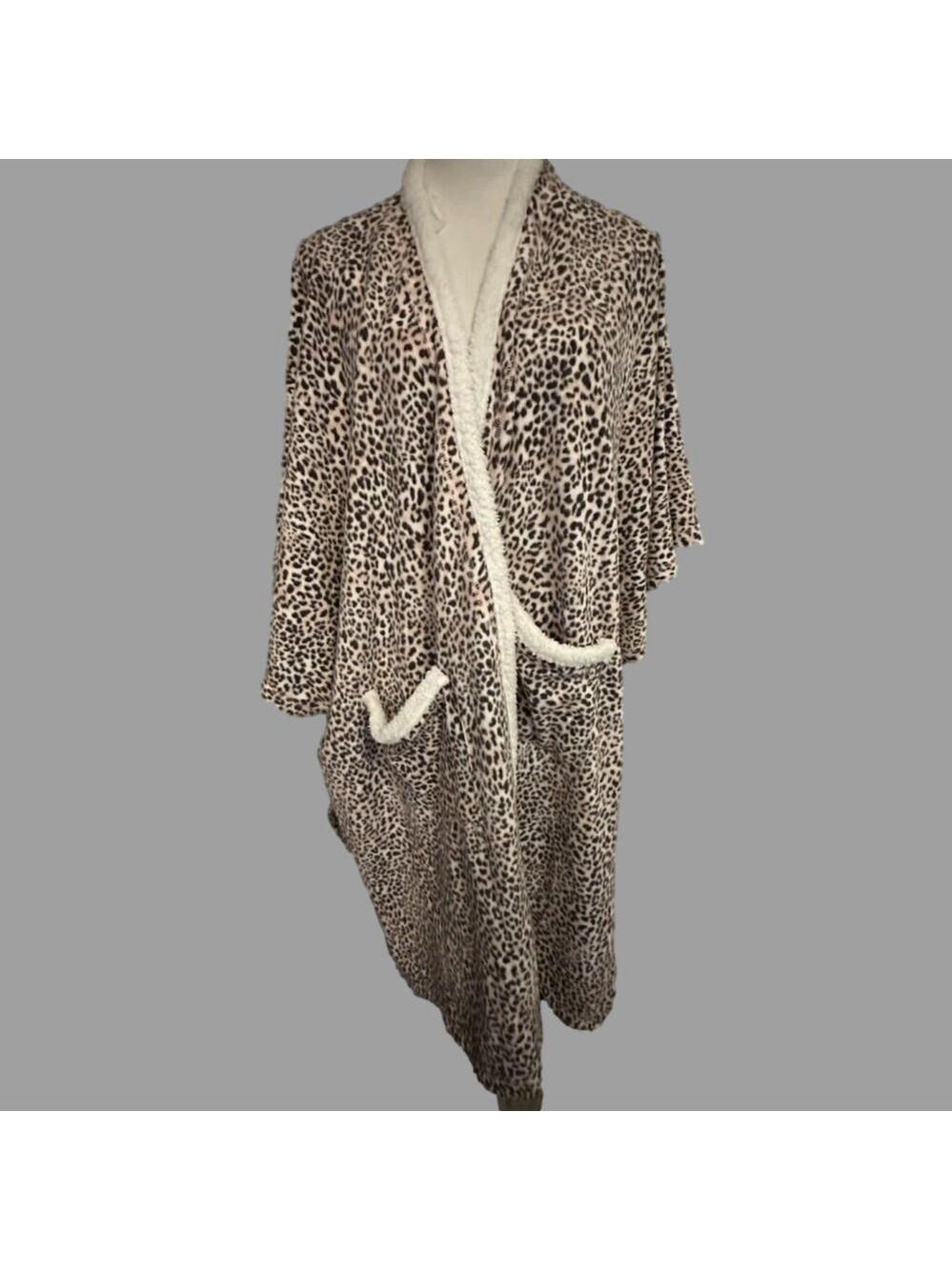 Mia And Tess Blanket Wrap One Size NWT Pink  Leopard Wrap Fleece